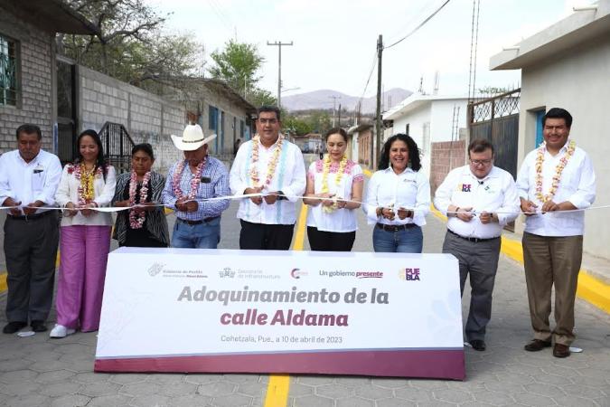 Sergio Salomón inaugura adoquinamiento por 2.7 mdp en Cohetzala