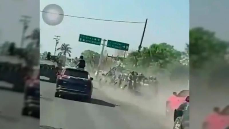 VIDEO Grupo armado persigue a militares en Michoacán