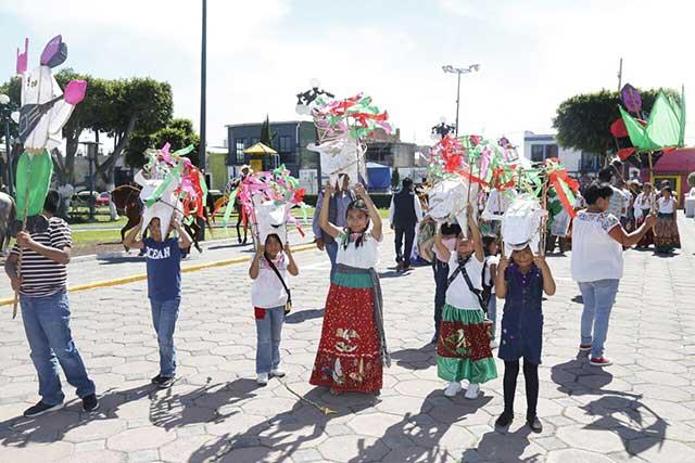 Llevan a cabo la entrega del convite en San Andrés Cholula