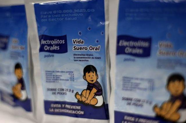 Suero oral: cuándo usarlo y por qué no debe tomarse a diario