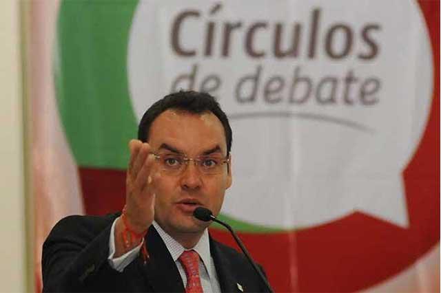 Deloya pide tres debates a sus contrincantes