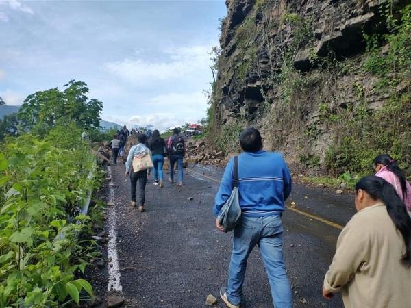 Por alud, poblaciones de Pahuatlán quedaron incomunicadas 12 horas