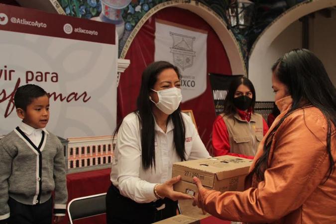 Ayala continúa entrega de desayunos escolares en Atlixco
