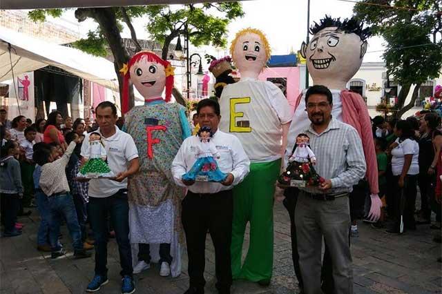 Realizan desfile y carrera de mojigangas previo al Huey Atlixcáyotl image 1