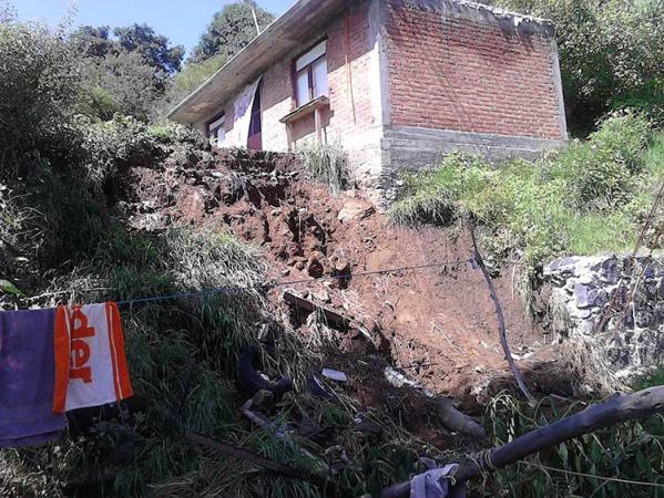 En riesgo 50 familias asentadas en las faldas del cerro Mendocinas image 5