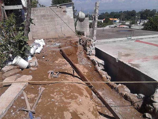 En riesgo 50 familias asentadas en las faldas del cerro Mendocinas image 2