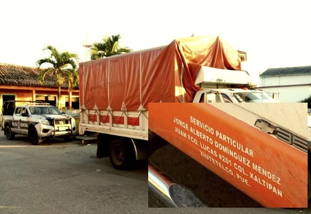 Edil usa policías para cuidar sus abarrotes, en Xiutetelco image 1