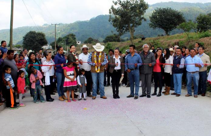 Inaugura Lobato pavimentación de calle Xalacapan-Xilita image 3