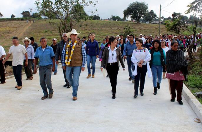 Inaugura Lobato pavimentación de calle Xalacapan-Xilita image 2