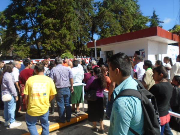 CBTIS cumple un mes sin clases por sismo en Huauchinango image 4