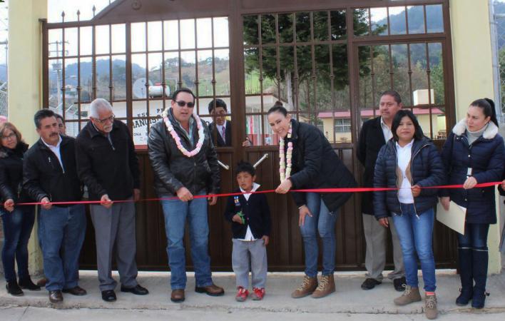 Inauguran cercado en escuela primaria de Zacapoaxtla image 1
