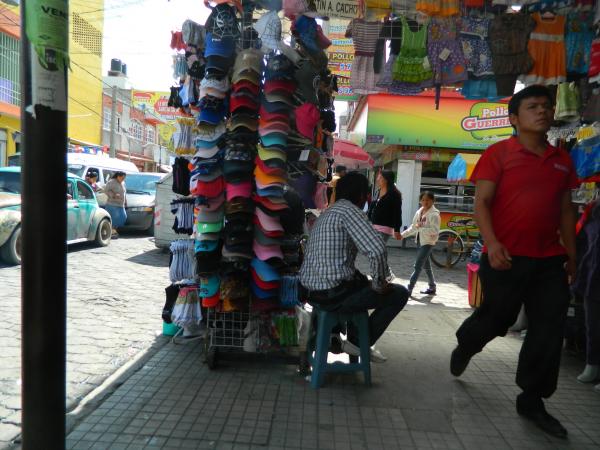 Ambulantes consiguen amparos y siguen en calles de Tehuacán