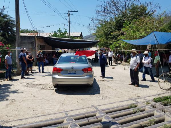 Actividades de Pemex daña carreteras en Venustiano Carranza