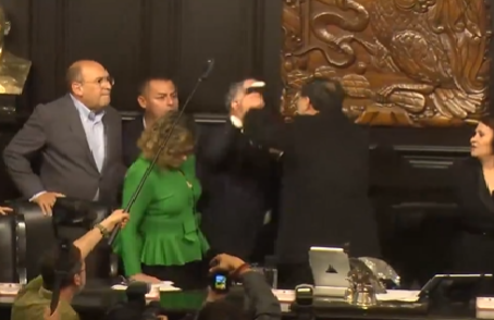VIDEO Postura pública de Alito Moreno tras enfrentamiento con Noroña