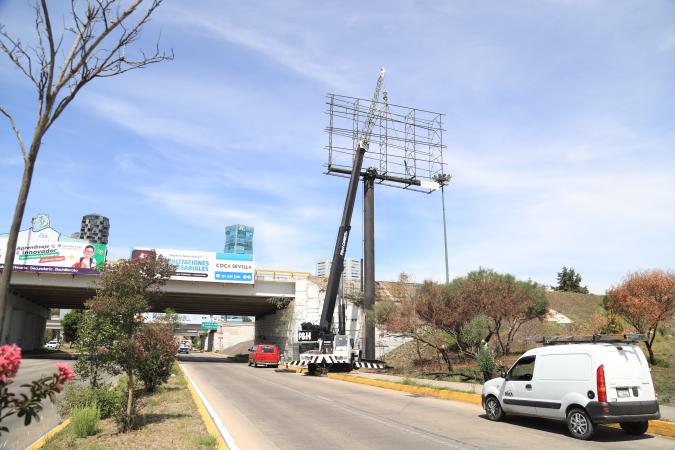 Mantienen retiro de espectaculares irregulares en Puebla