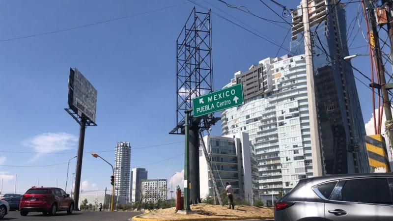 Medio Ambiente retira espectaculares por incumplir normatividad