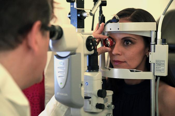 Jóvenes podrán acceder a cirugías correctivas de la vista en Tlaxcala