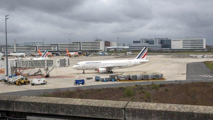 Francia suspende sus vuelos con Brasil