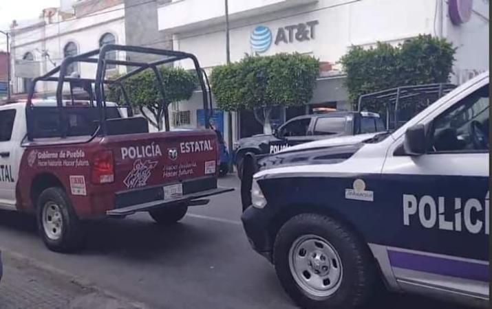 Asaltan con lujo de violencia tienda de celulares en Tehuacán