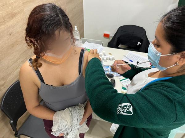 Refuerza IMSS Puebla campaña para completar esquemas de vacunación contra VPH