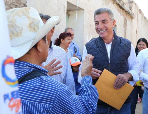Gobernador entrega casas reconstruidas en Huehuetlán El Chico image 1