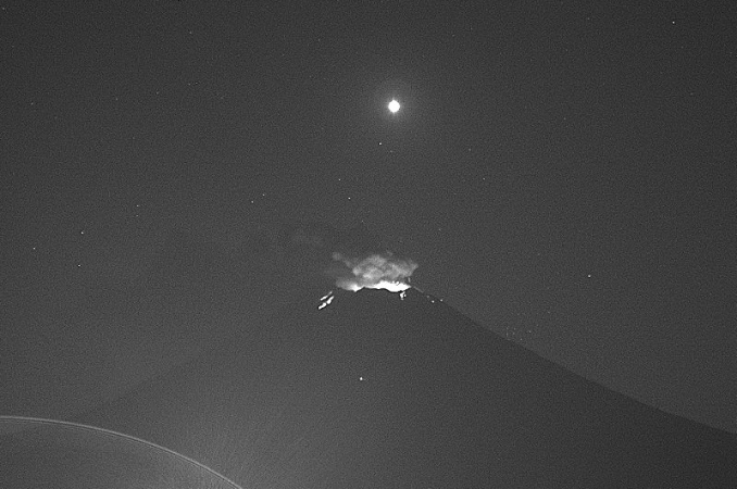 Popocatépetl registra fuerte explosión este lunes