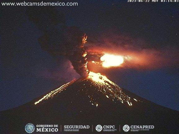 VIDEO Popocatépetl registra gran explosión de madrugada