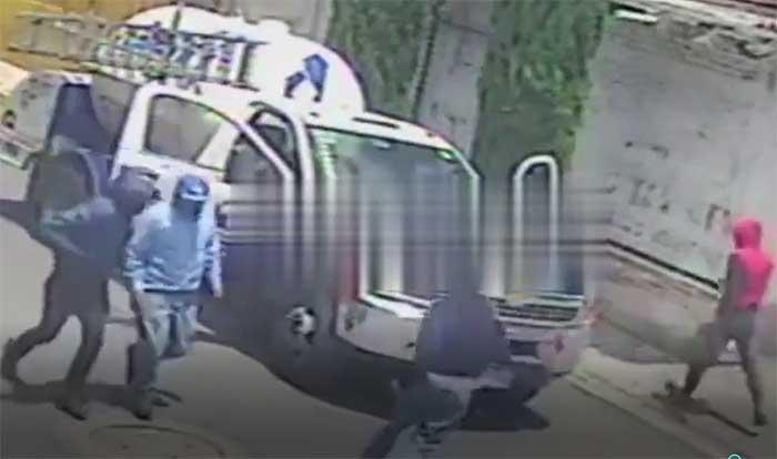 VIDEO Así roban pipa de gas LP y levantan a repartidores en Puebla capital