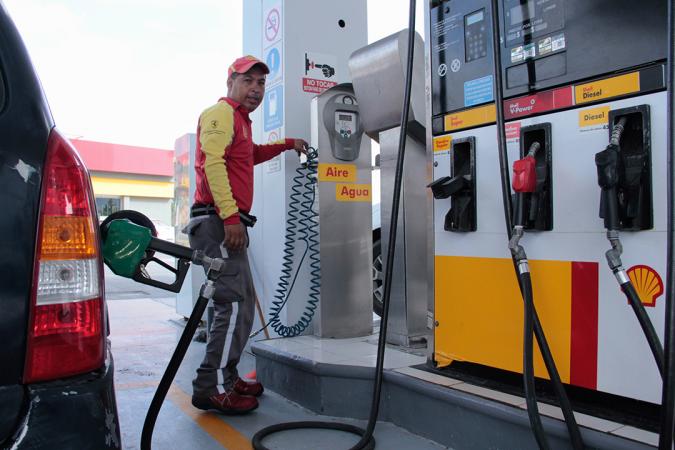 11% de las gasolineras del país no venden litros completos: Profeco