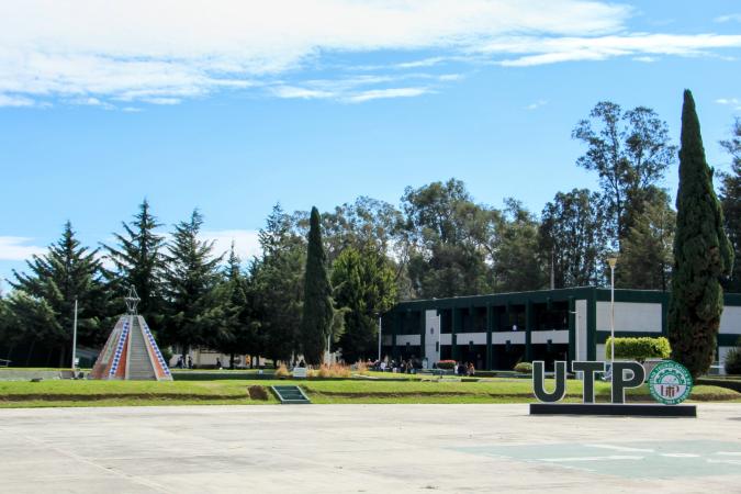 Amagan trabajadores de la UTP con huelga