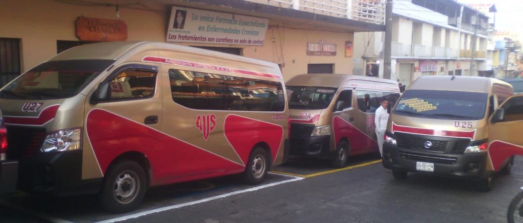 Bloqueo en Huauchinango por permisos a transportistas image 1