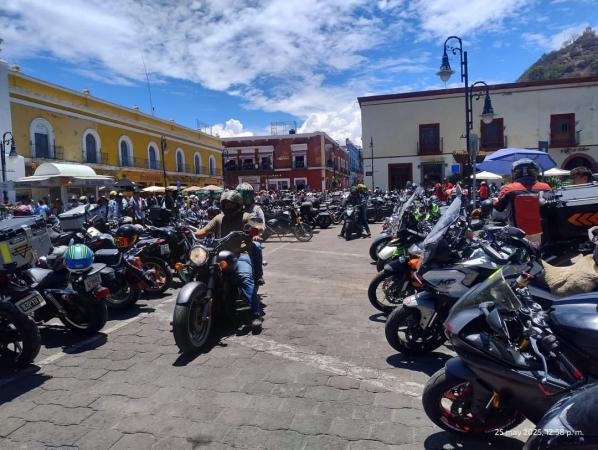 Atlixco recibe a más de mil motociclistas en mega rodada nacional