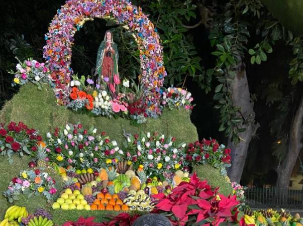 Después de 12 horas quedó lista la ofrenda guadalupana de frutas en Atlixco