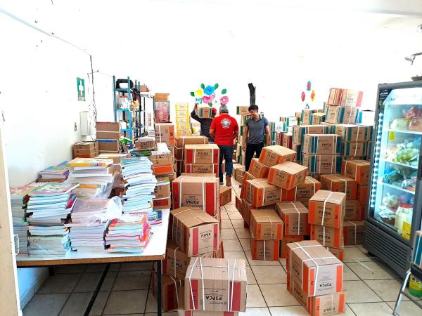 Llegan miles de libros de texto gratuitos a Huaquechula