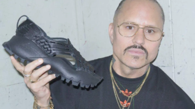 Artesanos de Yalálag desmienten a Salomón Jara: huarache de Adidas sería de Michoacán