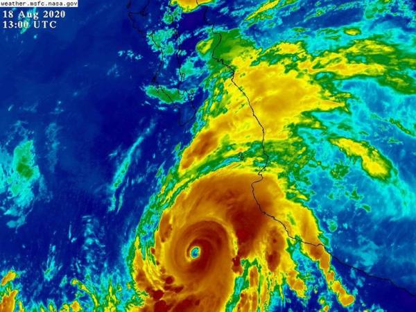 Cierran puertos por huracán Genevieve que ya es categoría 4