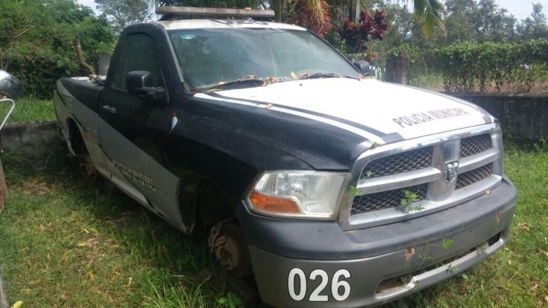 En talleres abandonan patrullas y ambulancia de Z. Mena image 2