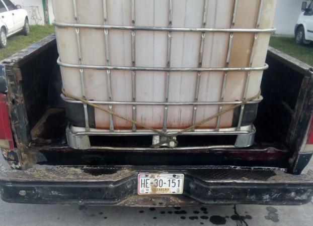 Aseguran camioneta en Tlalancaleca con 2 mil litros de Hidrocarburo