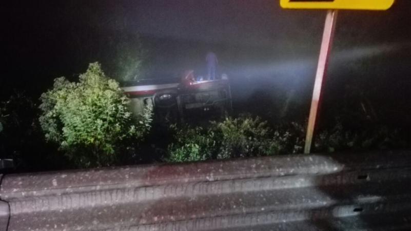 Tres muertos y 10 heridos, saldo de volcadura de autobús en la México-Tuxpan image 4