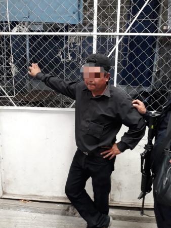 Capturan a exhibicionista frente a escuela de Texmelucan