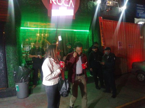 En riña navajean a dos jóvenes en bar La Roca en Tlaxcala