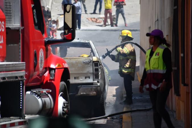 Feroz incendio consume vivienda en Huauchinango