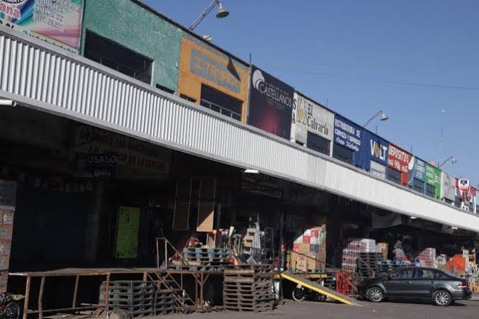 Hieren y despojan de 40 mil pesos a cliente de la Central de Abasto en Puebla