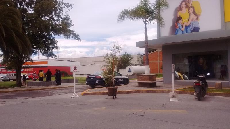 Edil cuida sus negocios y asaltan Coppel en Texmelucan image 2