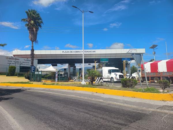 Roban nodriza con 21 mototaxis en la autopista Cuacnopalan-Oaxaca