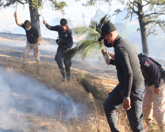Se controla incendio en cerro Zapotecas