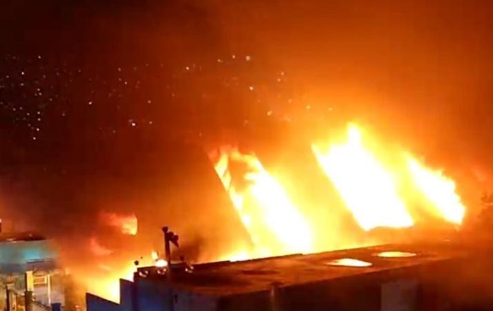 Consume incendio iglesia de Santa María Tulpetlac, en Ecatepec