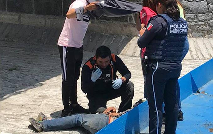 Avientan a indigente del puente de Analco, en Puebla