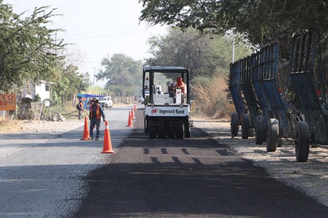 Trabajan en reconstrucción de la carretera Izúcar-Chiautla de Tapia