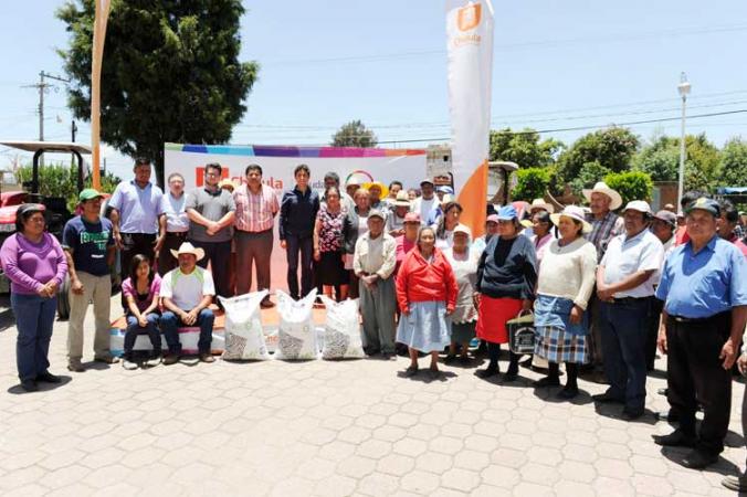 Entrega José Juan fertilizante y presenta programa en apoyo al campo image 2